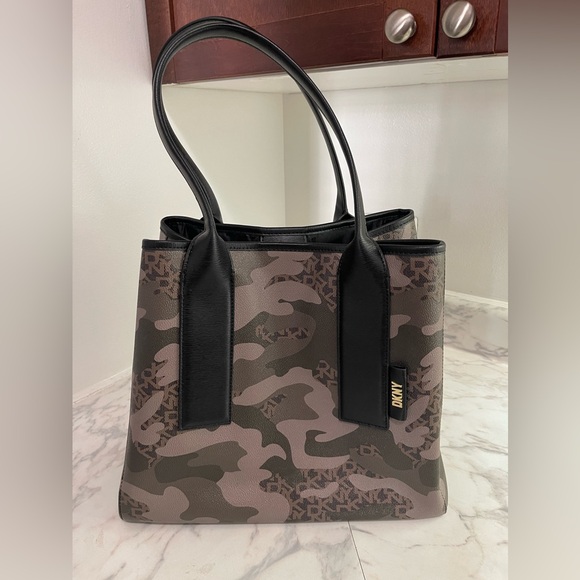 DKNY ARMY CAMO TOTE BAG - Picture 3 of 14